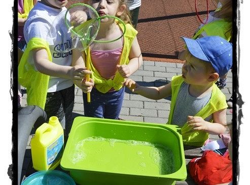 To był maj,Pachniała Saska Kępa szalonym, zielonym bzem!