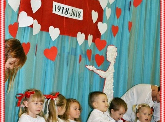 Niepodległa do hymnu! Radujmy się !