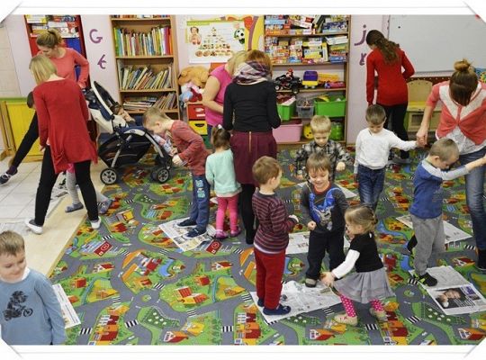 Pierwszy dzień ferii zimowych w przedszkolu- zabawa walentynkowa