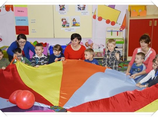 Pierwszy dzień ferii zimowych w przedszkolu- zabawa walentynkowa