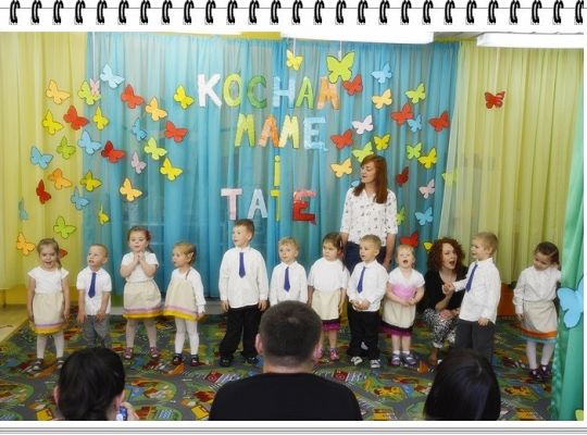Maluszki świętują Dzień Mamy i Taty