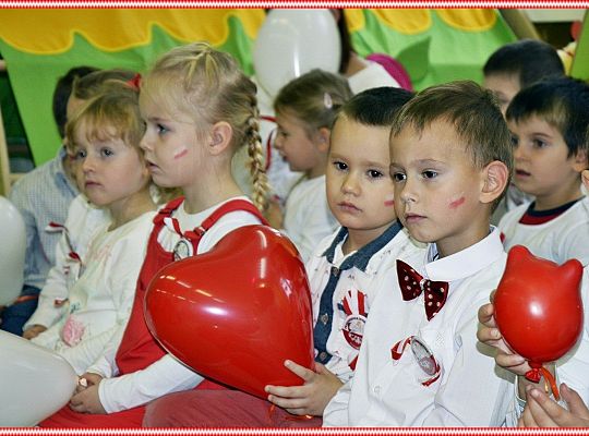 Niepodległa do hymnu! Radujmy się !